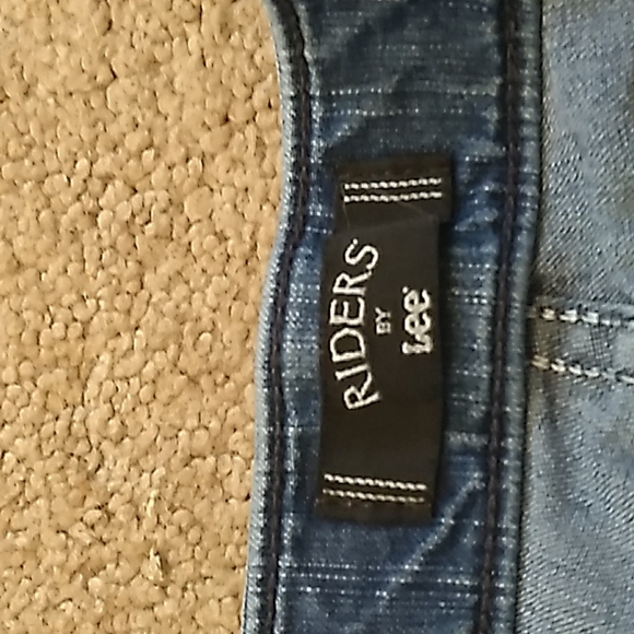 Women's Lee Capris, Size 20W - Picture 3 of 7